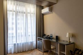 Five Hotel
