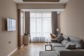 Five Hotel