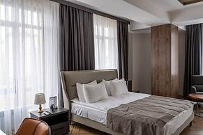 Five Hotel