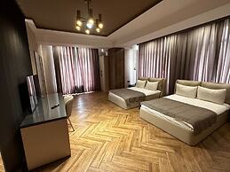 Five Hotel