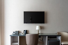 Five Hotel