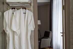 Five Hotel