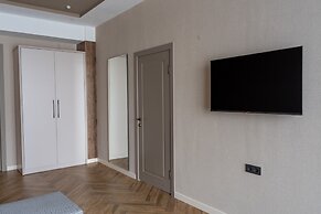 Five Hotel