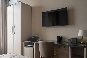 Five Hotel