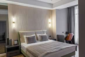 Five Hotel