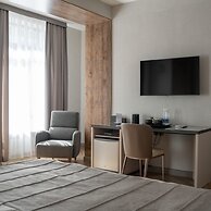 Five Hotel