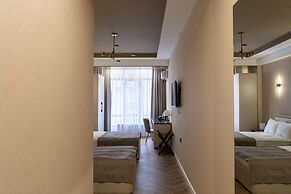 Five Hotel