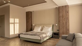 Five Hotel