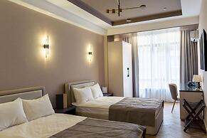 Five Hotel