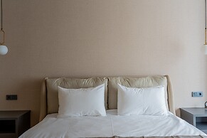 Five Hotel