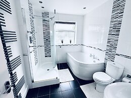 Impeccable 3-bed House in Nottingham Central