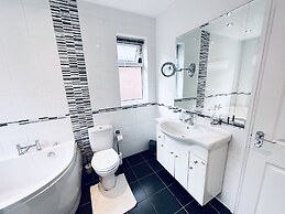 Impeccable 3-bed House in Nottingham Central