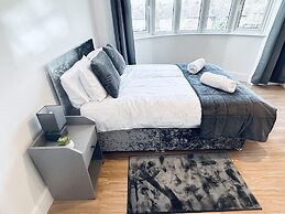 Impeccable 3-bed House in Nottingham Central