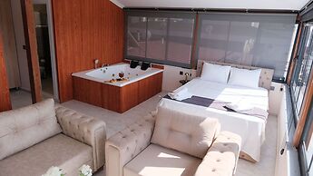 Marina Lora Butik Otel Sığacık