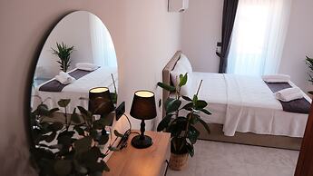 Marina Lora Butik Otel Sığacık