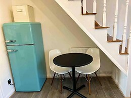 Essex 2-bed House nr Stanstead With Arcade Machine