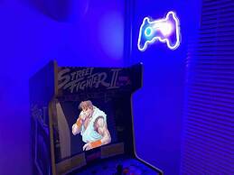 Essex 2-bed House nr Stanstead With Arcade Machine