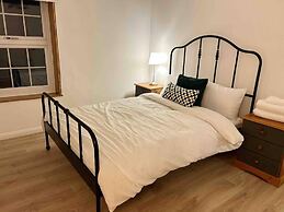 Essex 2-bed House nr Stanstead With Arcade Machine