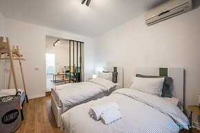 Atomium Apartments