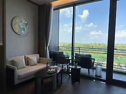 Blue City Fenghe Resort Hotel