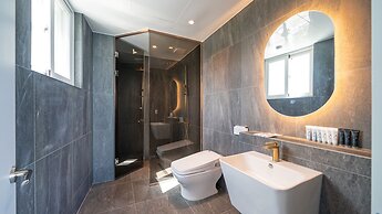 Sharp & Flat Hotel