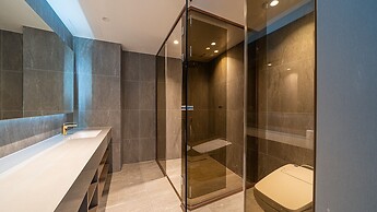 Sharp & Flat Hotel