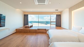 Sharp & Flat Hotel