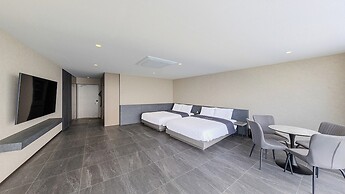 Sharp & Flat Hotel