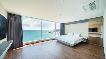 Sharp & Flat Hotel