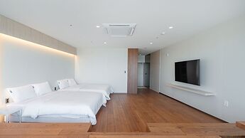 Sharp & Flat Hotel