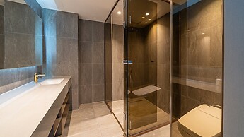 Sharp & Flat Hotel