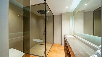 Sharp & Flat Hotel