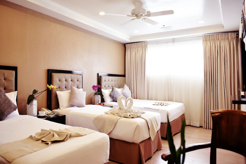 Aura One Hotel