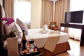 Aura One Hotel