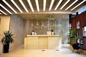 Aura One Hotel