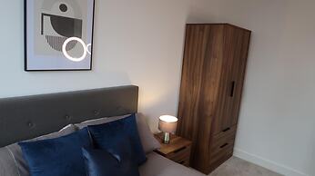 Cosy Apartment in Old Trafford With Parking Space