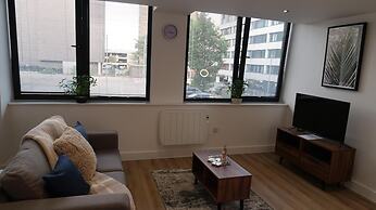 Cosy Apartment in Old Trafford With Parking Space