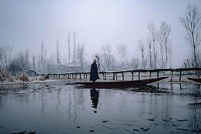 Radisson Collection Hotel & Spa, Riverfront Srinagar