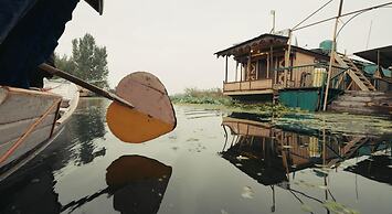 Radisson Collection Hotel & Spa, Riverfront Srinagar