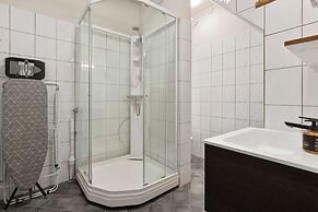 Enter Amalie Apartment Hotel