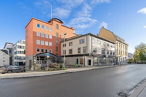 Enter Amalie Apartment Hotel