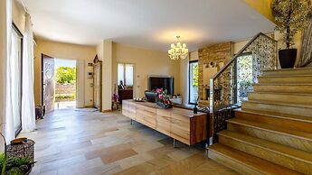 Villa Alais 8 Emma Villas