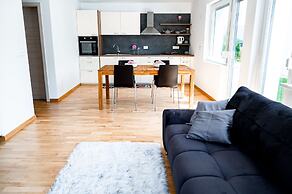 Apartments and Rooms Bama