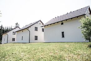 Apartments and Rooms Bama