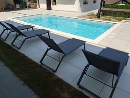 Apartments and Rooms Bama