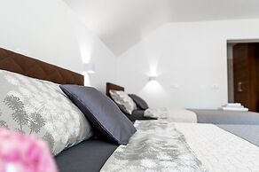 Apartments and Rooms Bama