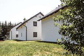 Apartments and Rooms Bama