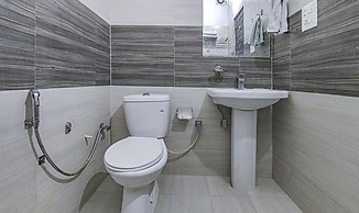Fabhotel Cp Palace
