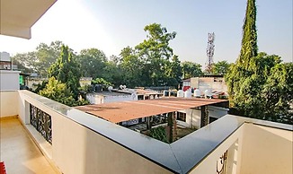 Fabhotel Cp Palace