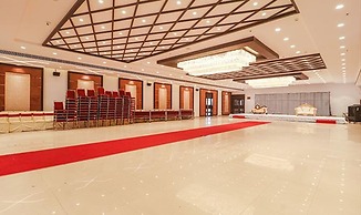 Fabhotel Twin Tree Suites